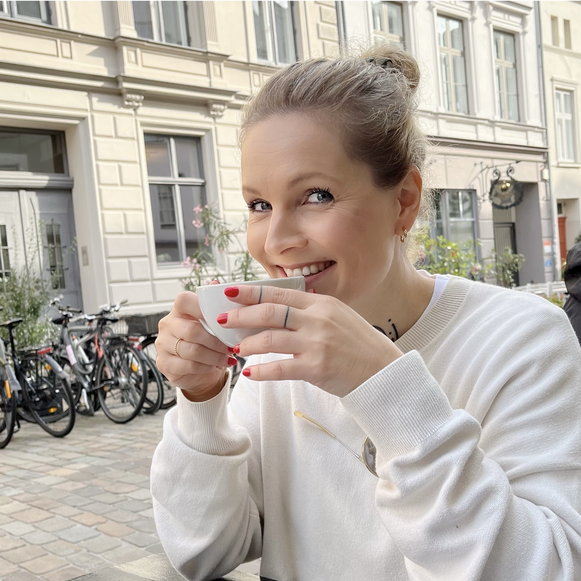 Victoria drinking coffee in Lübeck